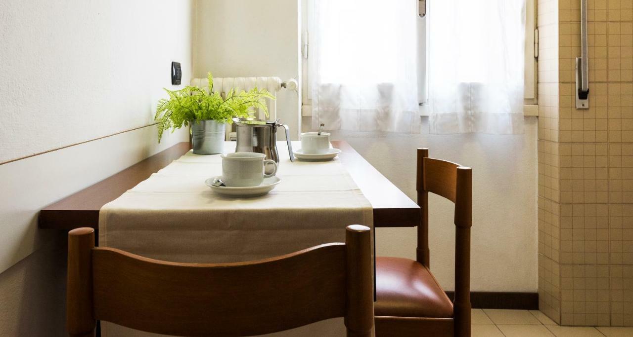 Joivy Welcoming 1Br Apt Next To Villa Olmo Como Kültér fotó